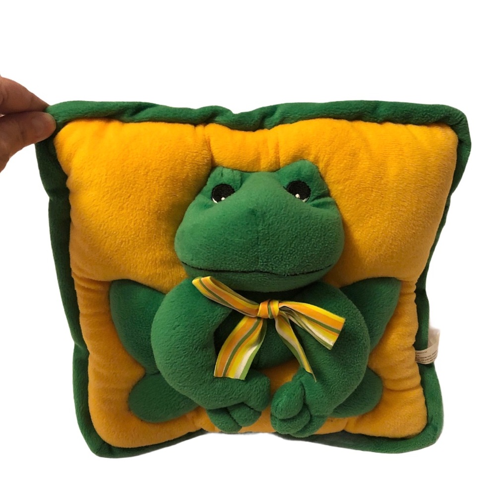 3-D children’s frog 🐸 accent pillow - Picture 6 of 16